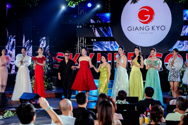 Thương hiệu Giang Kyo Fashion ra mắt bst Bồng Bềnh tại Tuần lễ Hoa Bách Hợp 2024